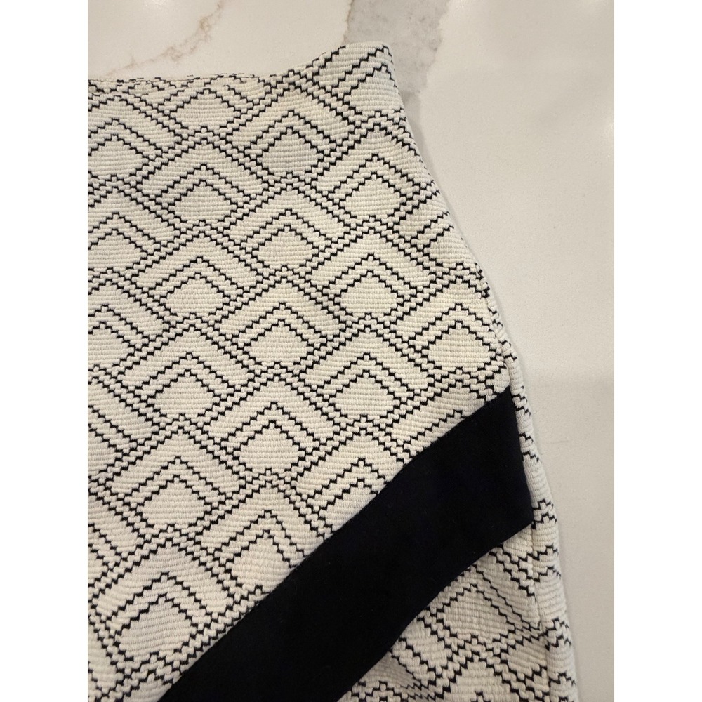Express Black White Geometric Jacquard Tulip Wrap Mini Skirt Size 4 - Picture 3 of 9